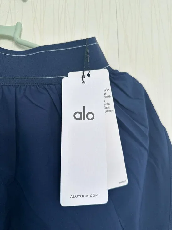 Alo Yoga Double Layer Athletic Shorts with Liner Stretch & Breathable Size L - Picture 2 of 4